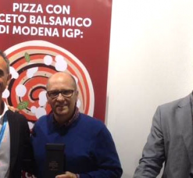 ACETO BALSAMICO DI MODENA IGP E PIZZA