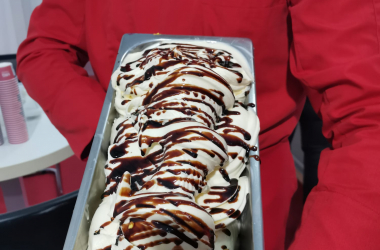 PER L’ACETO BALSAMICO DI MODENA IGP UN FINE SETTIMANA INTENSO, DOPO LO SHERBETH FESTIVAL HA INCONTRATO DI NUOVO IL GELATO AL MIG DI LONGARONE (BL)